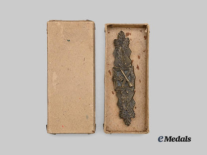 germany,_wehrmacht._a_mint_close_combat_clasp,_bronze_grade_with_case,_by_a._g._m.u._k._e_medals__g61068_3