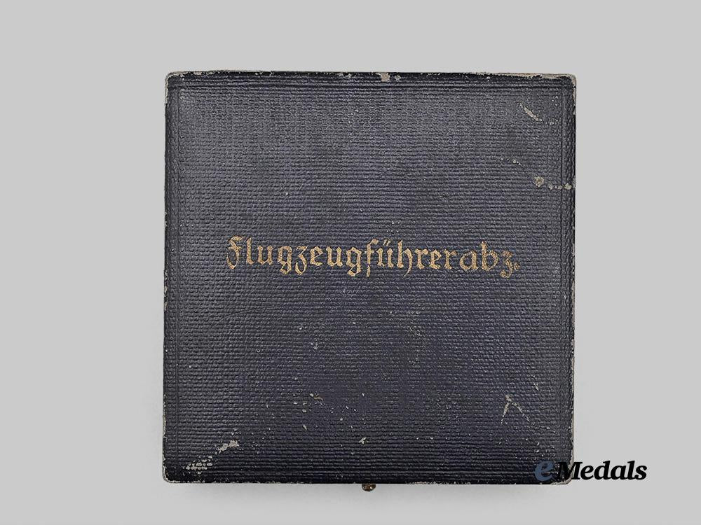 germany,_luftwaffe._a_case_for_a_pilot’s_badge,_early-_to_mid-_war_example_e_medals__g61070_2