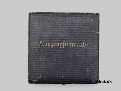 germany,_luftwaffe._a_case_for_a_pilot’s_badge,_early-_to_mid-_war_example_e_medals__g61070_2