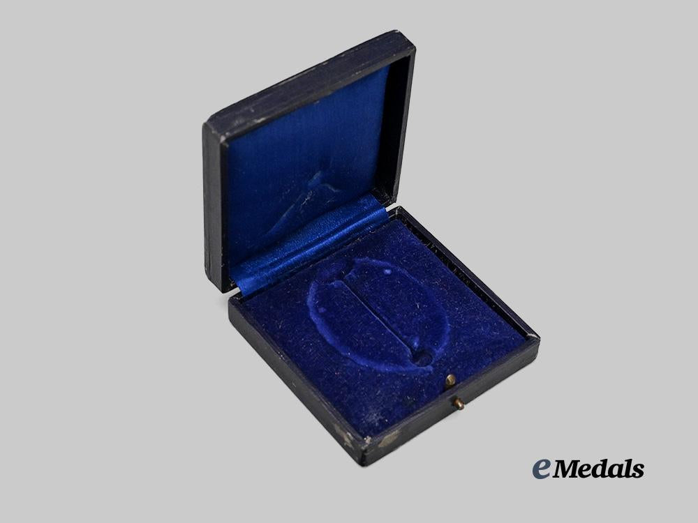 germany,_luftwaffe._a_case_for_a_pilot’s_badge,_early-_to_mid-_war_example_e_medals__g61070_4
