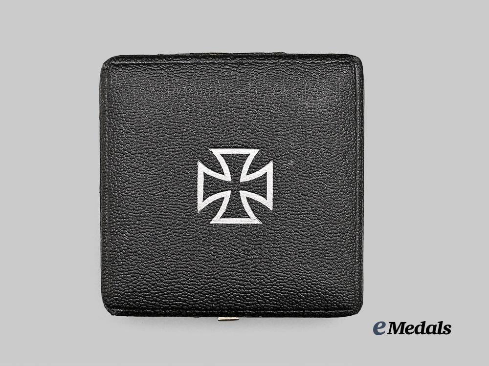 germany,_wehrmacht._a_mint1939_iron_cross_i_class,_with_case,_by_wilhelm_deumer_e_medals__g61074_2