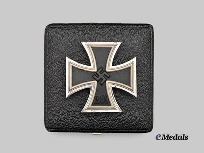 germany,_wehrmacht._a_mint1939_iron_cross_i_class,_with_case,_by_wilhelm_deumer_e_medals__g61074_4