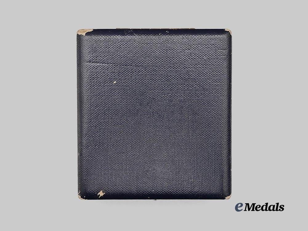 germany,_luftwaffe._a_case_for_a_pilot’s_badge,_early-_to_mid-_war_example_e_medals__g61075_2