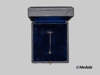 germany,_luftwaffe._a_case_for_a_pilot’s_badge,_early-_to_mid-_war_example_e_medals__g61075_3