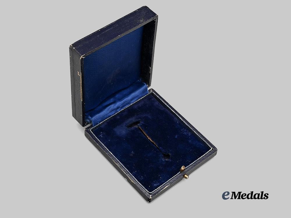 germany,_luftwaffe._a_case_for_a_pilot’s_badge,_early-_to_mid-_war_example_e_medals__g61075_4