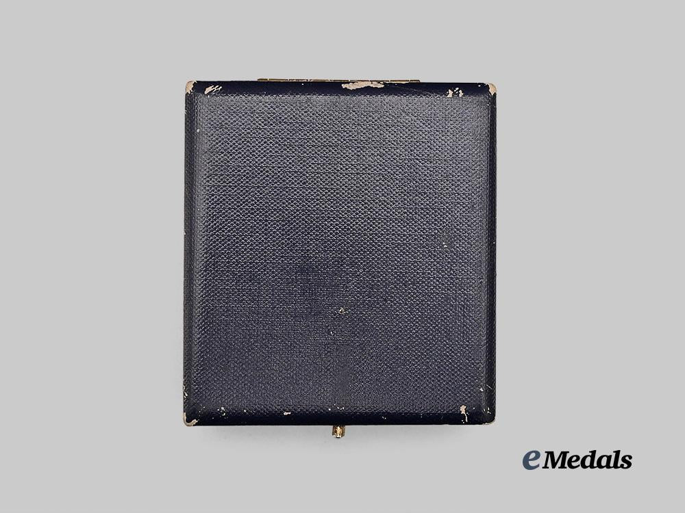 germany,_luftwaffe._a_case_for_a_pilot’s_badge,_early-_to_mid-_war_example_e_medals__g61075_5