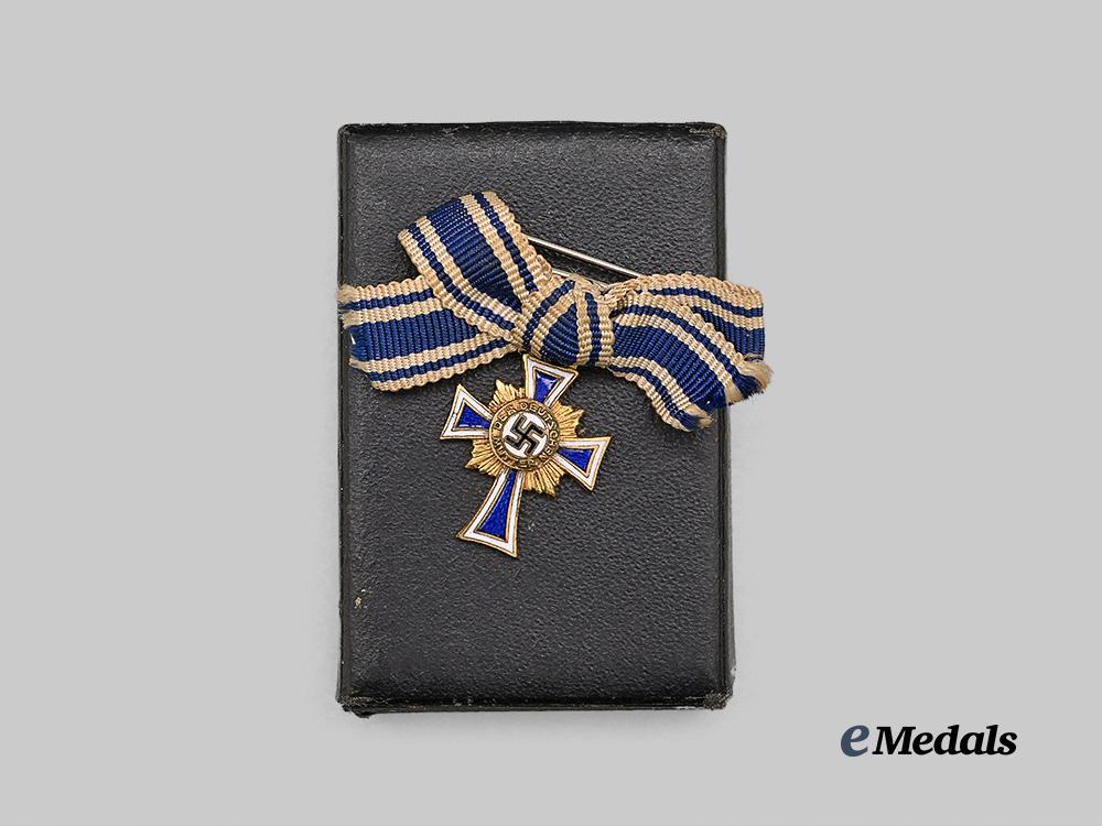 germany,_third_reich._an_honour_cross_of_the_german_mother,_gold_grade_miniature_with_case,_by_rudolf_souval_e_medals__g61076_3