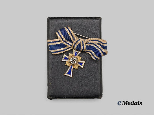 germany,_third_reich._an_honour_cross_of_the_german_mother,_gold_grade_miniature_with_case,_by_rudolf_souval_e_medals__g61076_3