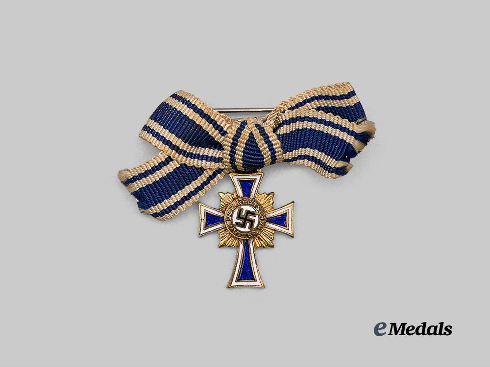 germany,_third_reich._an_honour_cross_of_the_german_mother,_gold_grade_miniature_with_case,_by_rudolf_souval_e_medals__g61076_4