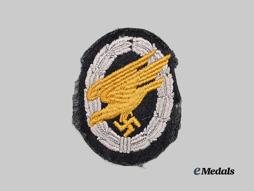 germany,_luftwaffe._a_fallschirmjäger_badge,_cloth_version,_type_i_with_doeskin_backer_e_medals__g61081_2