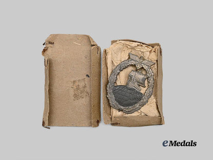 germany,_kriegsmarine._an_auxiliary_cruiser_war_badge,_with_case,_by_friedrich_orth_e_medals__g61082_3