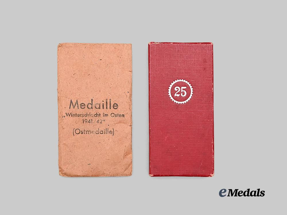 germany,_third_reich._a_pair_of_cased_and_maker-_marked_awards_e_medals__g61085_2