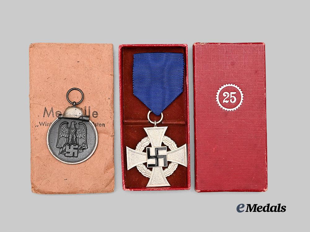 germany,_third_reich._a_pair_of_cased_and_maker-_marked_awards_e_medals__g61085_3