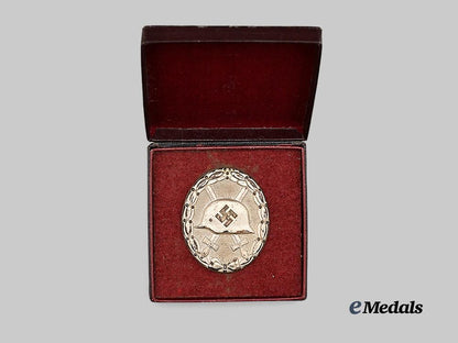 germany,_wehrmacht._a_silver_grade_wound_badge,_with_case,_by_carl_wild_e_medals__g61086_3