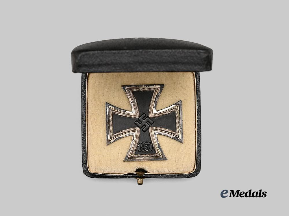germany,_wehrmacht._a1939_iron_cross_i_class,_with_case,_by_b._h._mayer_e_medals__g61087_3