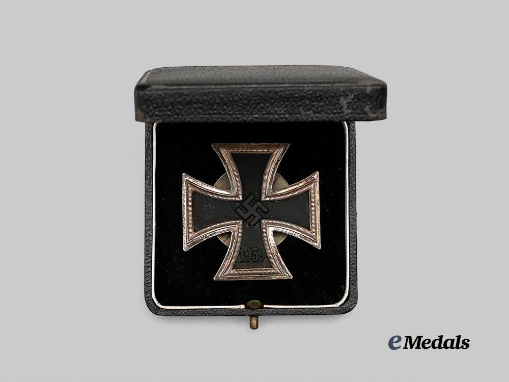 germany,_wehrmacht._a1939_iron_cross_i_class,_screwback_version_with_case,_by_c._f._zimmermann_e_medals__g61089_3