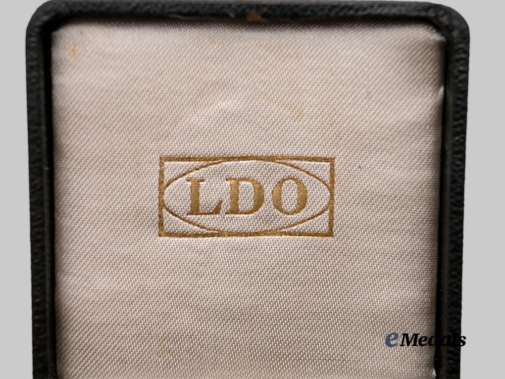 germany,_wehrmacht._a1939_iron_cross_i_class,_screwback_version_with_case,_by_c._f._zimmermann_e_medals__g61089_4