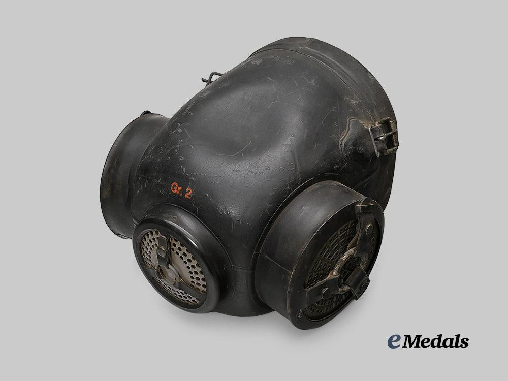 germany,_wehrmacht._a_model38_horse_and_mule_gas_mask,_with_case,_by_drägerwerk_e_medals__g61104_6
