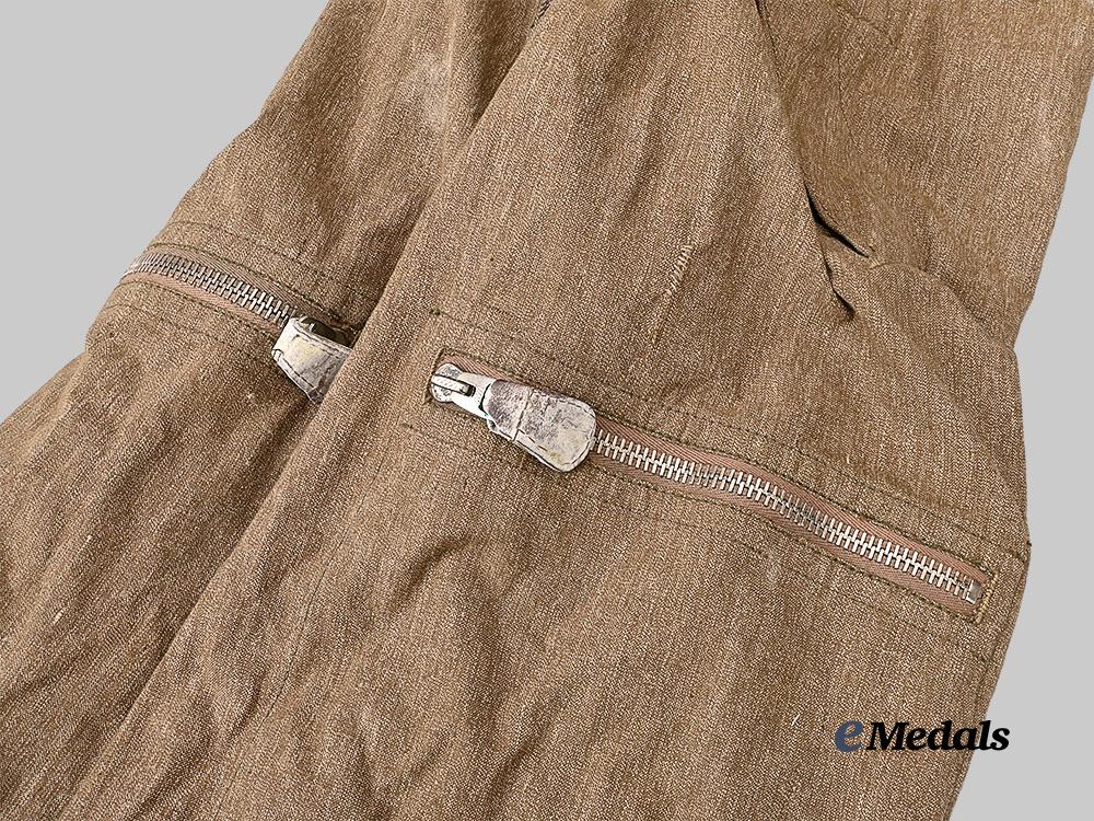 germany,_luftwaffe._a_summer_flight_suit_e_medals__g61112_9