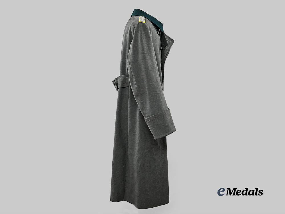 germany,_heer._an_m36_greatcoat_for_a_signals_major_e_medals__g61134_5