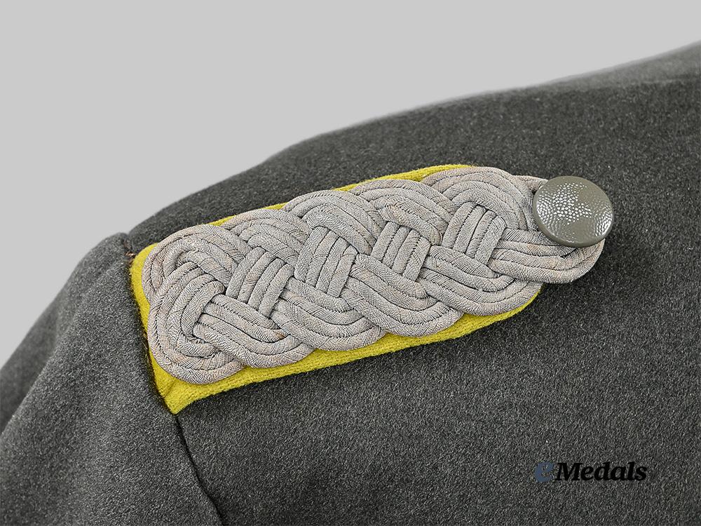 germany,_heer._an_m36_greatcoat_for_a_signals_major_e_medals__g61134_9