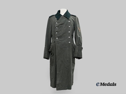 germany,_heer._an_obergefreiter’s_greatcoat,_c.1939_e_medals__g61135_1