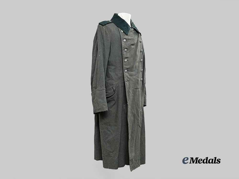 germany,_heer._an_obergefreiter’s_greatcoat,_c.1939_e_medals__g61135_2