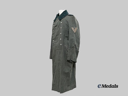 germany,_heer._an_obergefreiter’s_greatcoat,_c.1939_e_medals__g61135_3