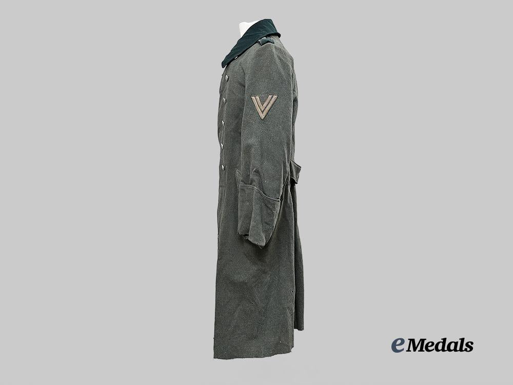 germany,_heer._an_obergefreiter’s_greatcoat,_c.1939_e_medals__g61135_4