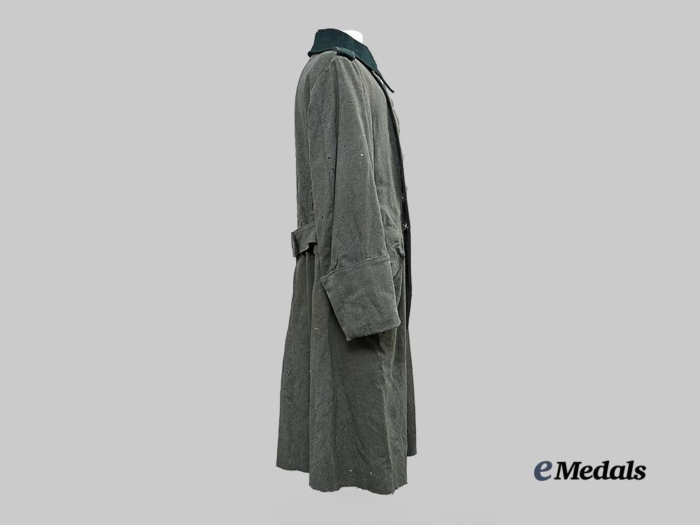 germany,_heer._an_obergefreiter’s_greatcoat,_c.1939_e_medals__g61135_5