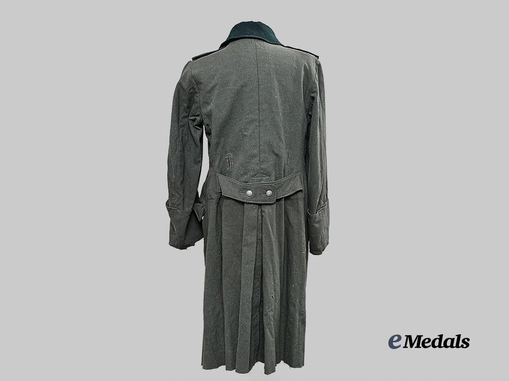 germany,_heer._an_obergefreiter’s_greatcoat,_c.1939_e_medals__g61135_6