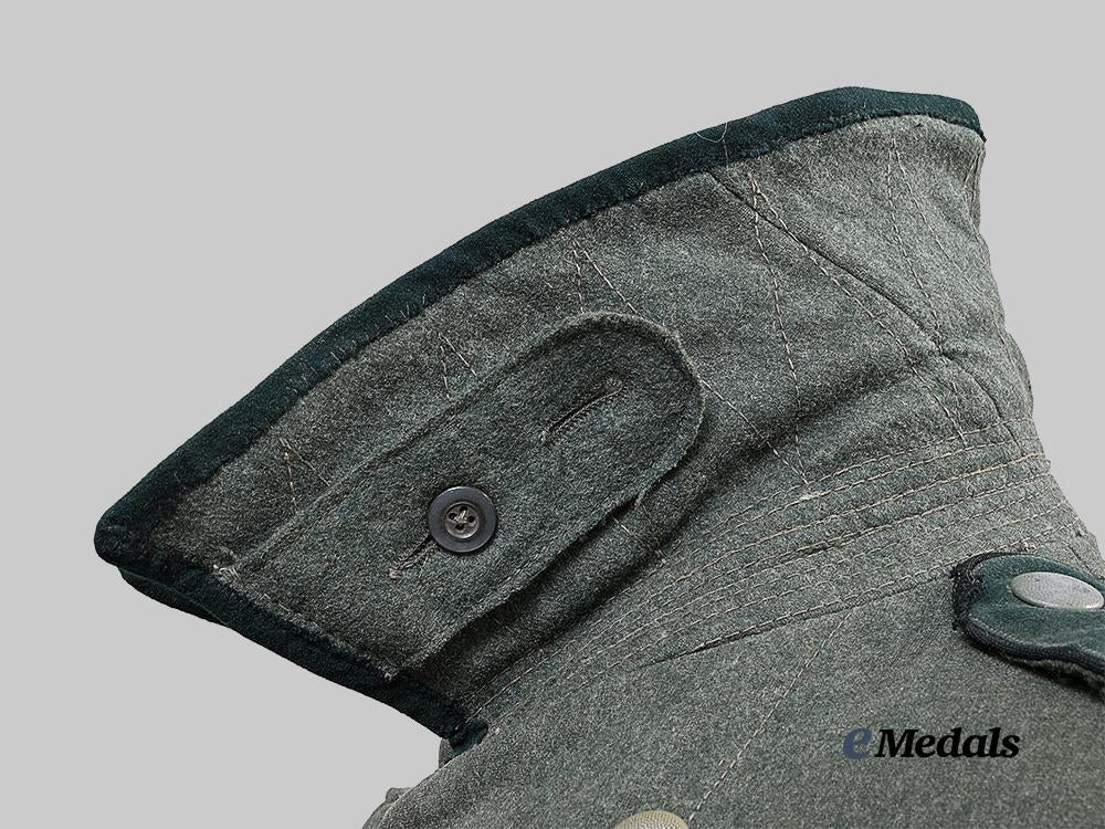 germany,_heer._an_obergefreiter’s_greatcoat,_c.1939_e_medals__g61135_8