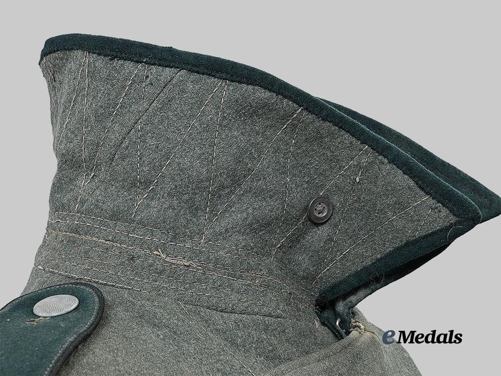 germany,_heer._an_obergefreiter’s_greatcoat,_c.1939_e_medals__g61135_9