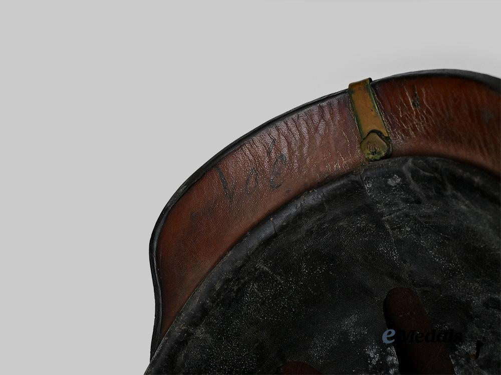 germany,_imperial._a_prussian_guard_regiment_pickelhaube_for_officer_ranks_e_medals__g61139_10