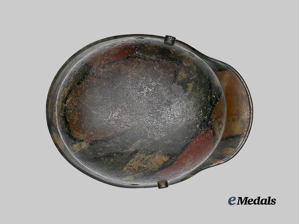 germany,_imperial._a_model1916_heer_camouflage_stahlhelm_e_medals__g61147_8