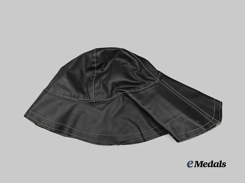 germany,_kriegsmarine._a_foul_weather_rain_cap,_by_willy_sprengpfeil_e_medals__g61154_3