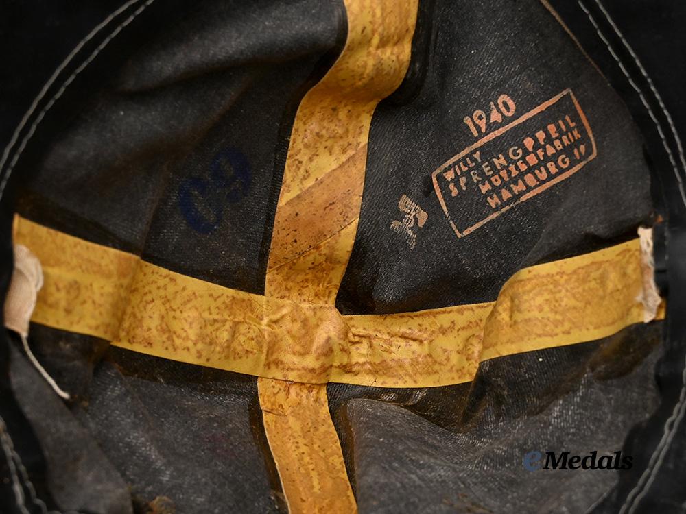 germany,_kriegsmarine._a_foul_weather_rain_cap,_by_willy_sprengpfeil_e_medals__g61154_6
