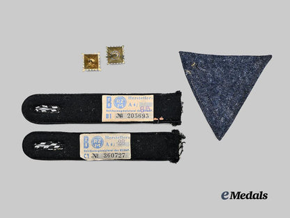 germany,_third_reich._a_mixed_lot_of_insignia_e_medals__g61173_3