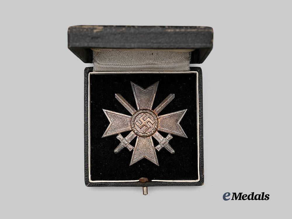germany,_wehrmacht._a_war_merit_cross_i_class_with_swords_and_case,_by_deschler&_sohn_e_medals__g61182_3