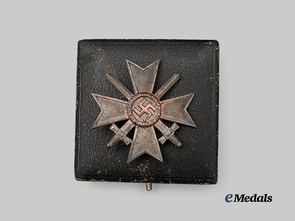 germany,_wehrmacht._a_war_merit_cross_i_class_with_swords_and_case,_by_deschler&_sohn_e_medals__g61182_4