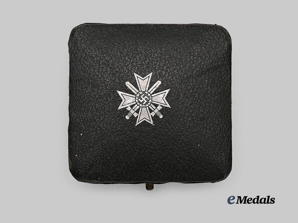 germany,_wehrmacht._a_war_merit_cross_i_class_with_swords_and_case,_by_kerbach&_oesterhelt_e_medals__g61184_2