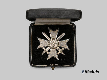 germany,_wehrmacht._a_war_merit_cross_i_class_with_swords_and_case,_by_kerbach&_oesterhelt_e_medals__g61184_3