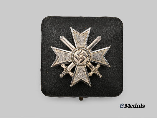 germany,_wehrmacht._a_war_merit_cross_i_class_with_swords_and_case,_by_kerbach&_oesterhelt_e_medals__g61184_5