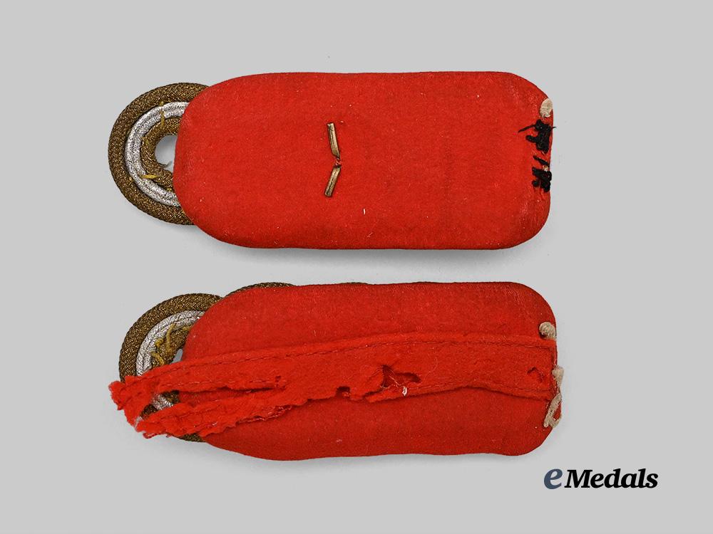 germany,_wehrmacht._a_set_of_generalleutnant_shoulder_boards_e_medals__g61194_3