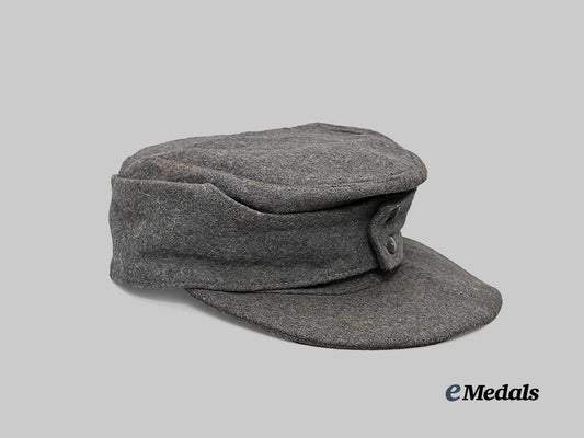germany,_luftwaffe._an_m43_field_cap_for_enlisted_ranks,_late-_war_example_e_medals__g61218_4