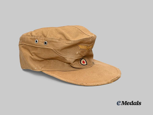 germany,_kriegsmarine._a_tropical_visored_field_cap_for_enlisted_ranks,_by_franz_ritter,_c.1943_e_medals__g61219_3