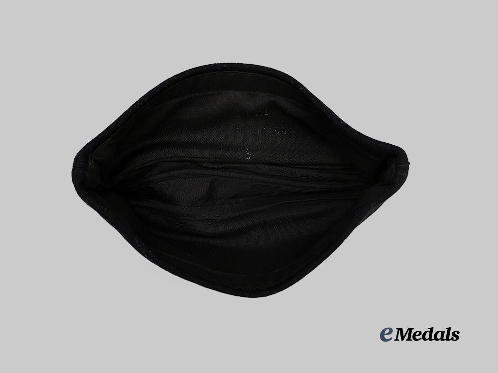 germany,_kriegsmarine._an_officer’s_dark_blue_board_cap,_late-_war_example_e_medals__g61220_4