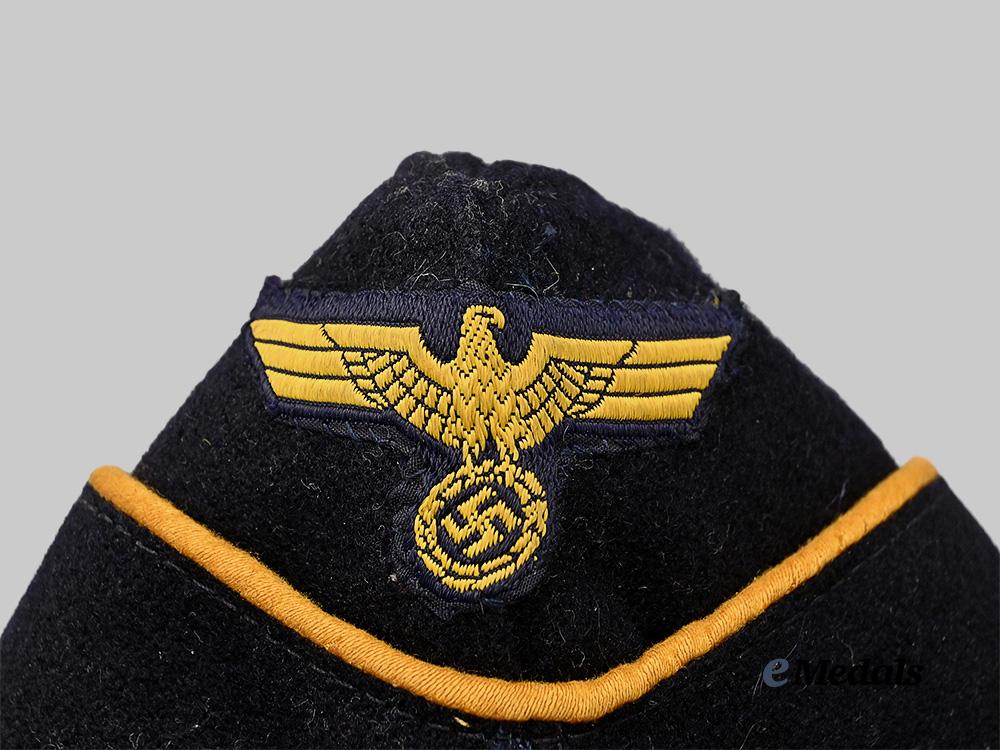 germany,_kriegsmarine._an_officer’s_dark_blue_board_cap,_late-_war_example_e_medals__g61220_7