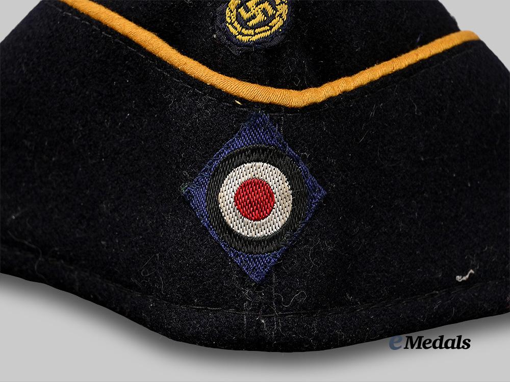 germany,_kriegsmarine._an_officer’s_dark_blue_board_cap,_late-_war_example_e_medals__g61220_8