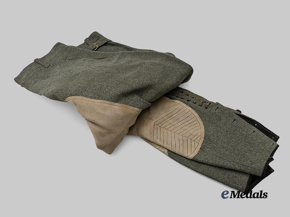 germany,_heer._a_pair_of_officer’s_riding_breeches_e_medals__g61222_2